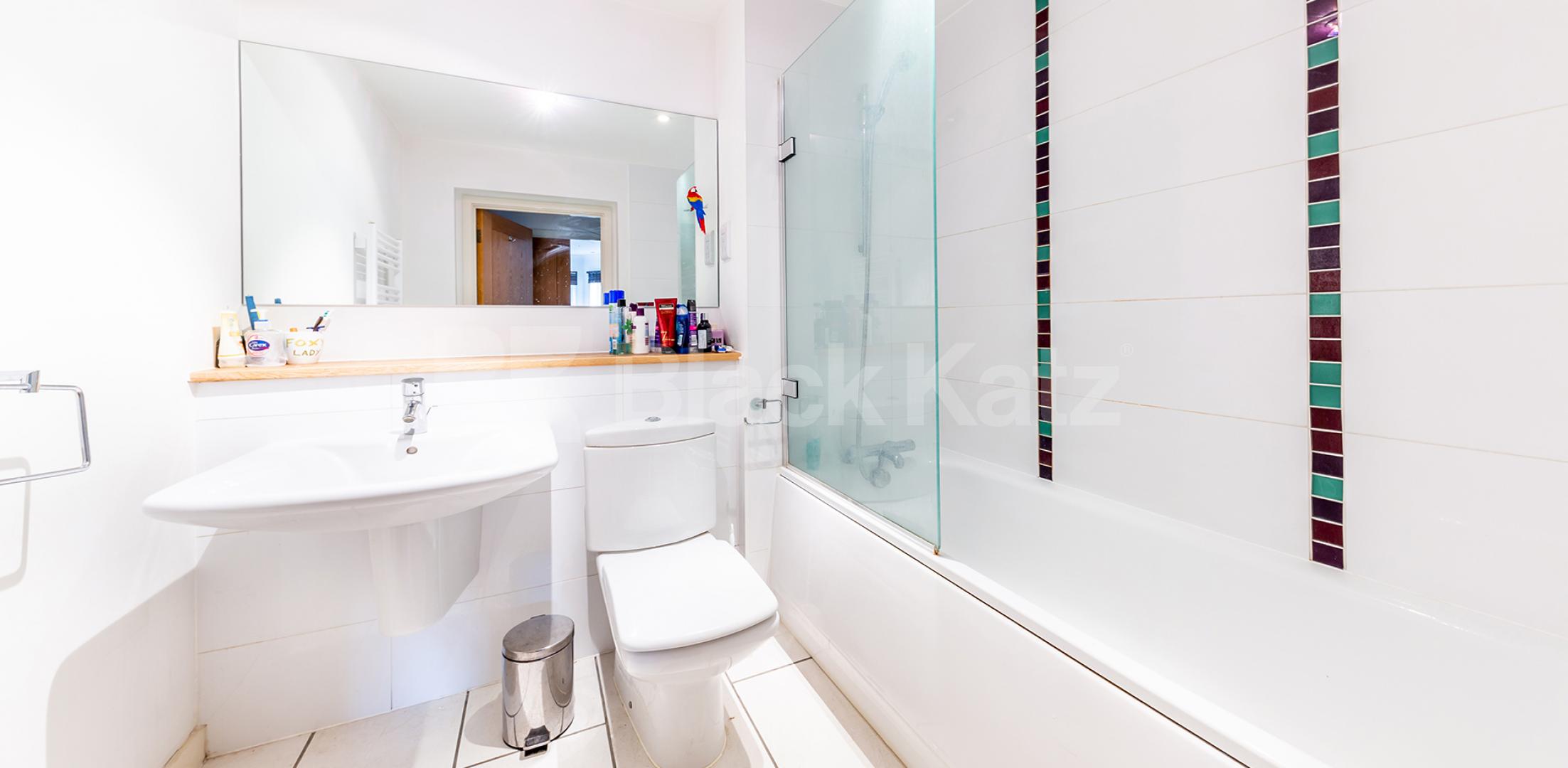 modern 2 bed 2 bath in camden within a private development mins to tube & shops Northpoint Square, Camden